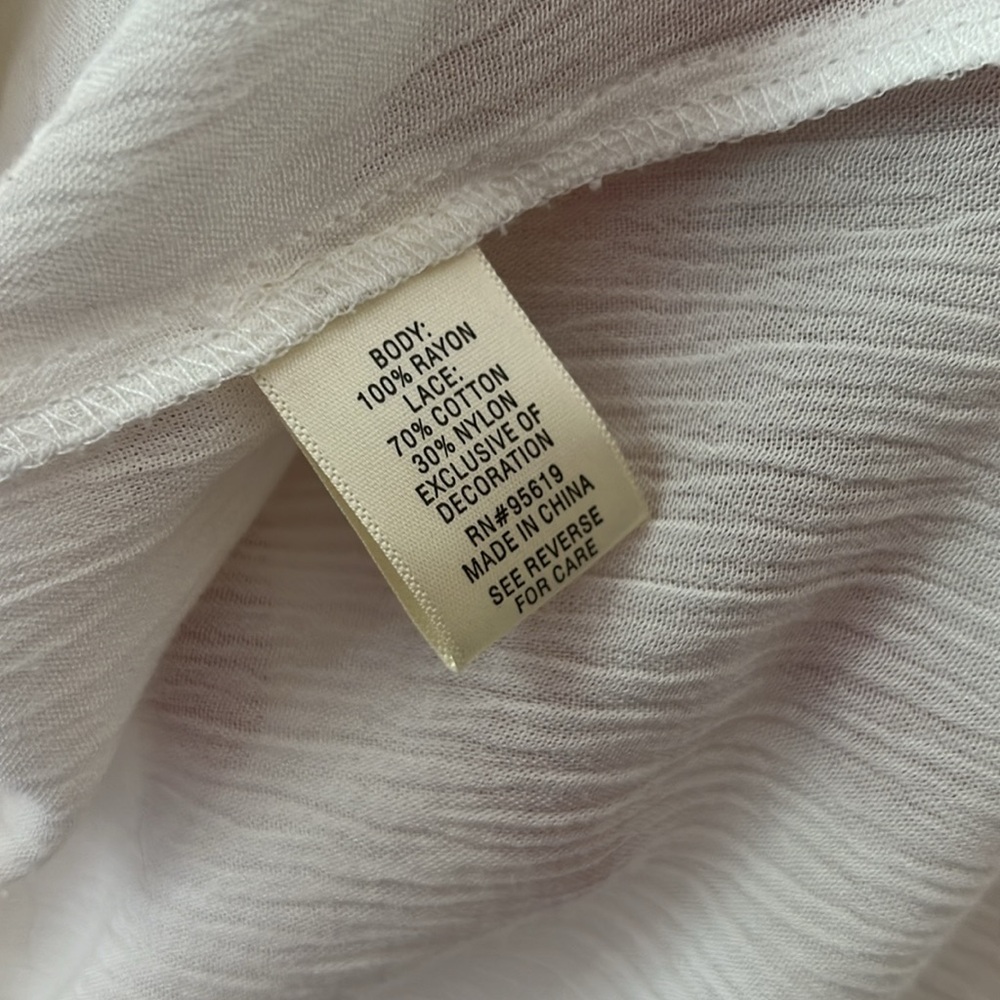 John Paul Richard Raelinn Crochet Detail Top Size XL Ivory Color - Picture 9 of 10